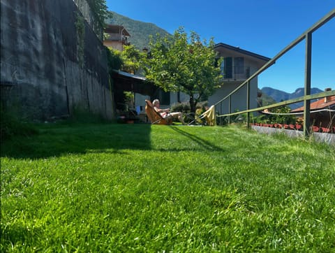 Mella house garden relax House in Bellagio