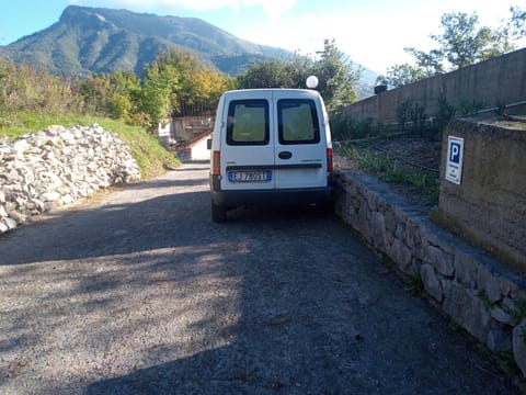 Collina Belvedere, appartamento indipendente in villa Salerno-Capezzano House in Salerno