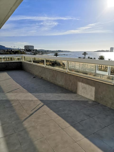 Primera Linea de Playa Samil Costa con Garaje Incluido Apartment in Vigo