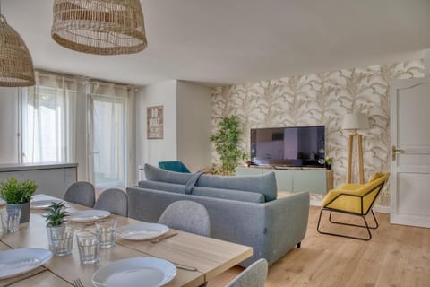 TV and multimedia, Living room, Dining area