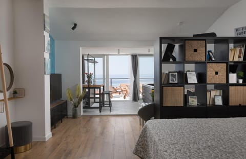 Apartments Left & Right with jacuzzi, 4 stars Condominio in Makarska