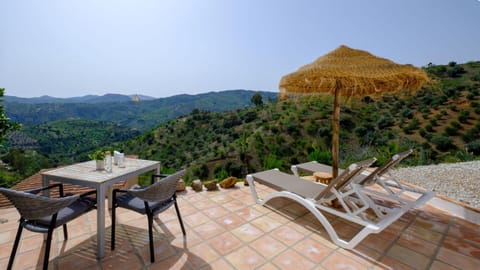 Day, Natural landscape, View (from property/room), Mountain view, sunbed