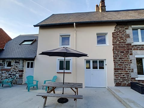 petite maison proche centre ville House in Brittany