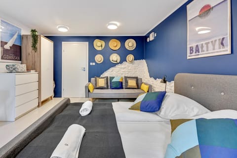 Bed, Photo of the whole room, Seating area, Bedroom, Area and facilities, hair dresser, towels