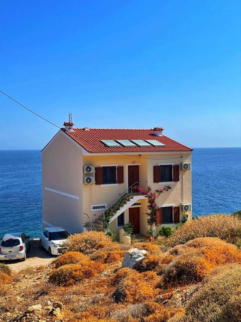 Property building, Day, Natural landscape, Sea view, Parking