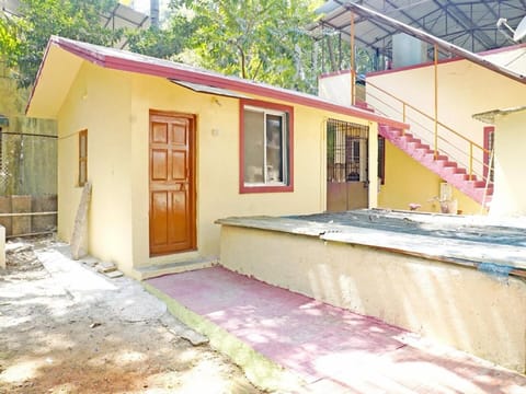 MM Cottage Near Mandir Road Hotel in Alibag