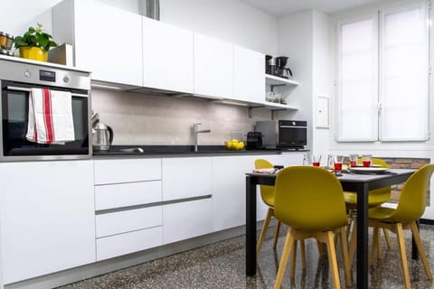 Kitchen or kitchenette, Dining area, Communal kitchen