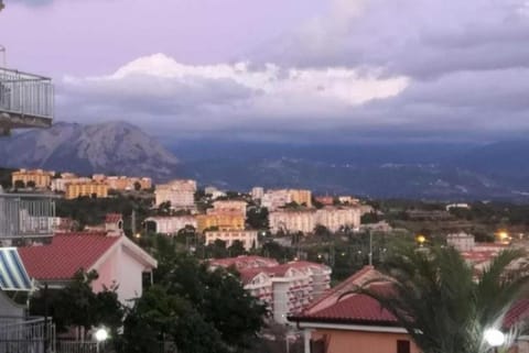 Appartamento con terrazza, vista panoramica sul mare Apartment in Scalea