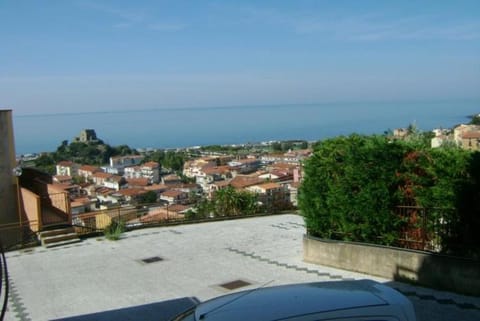 Appartamento con terrazza, vista panoramica sul mare Apartment in Scalea