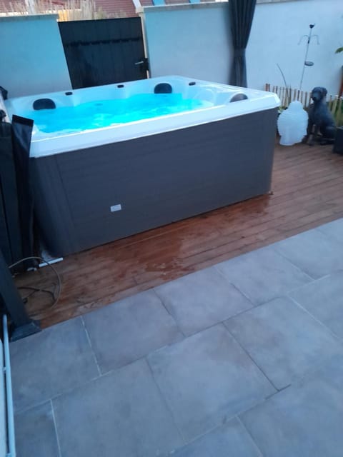 Hot Tub, Fitness centre/facilities