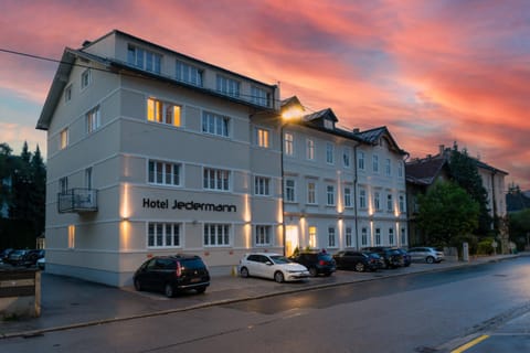 Facade/entrance, Night