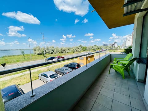 Natural landscape, View (from property/room), Balcony/Terrace, Lake view, Parking