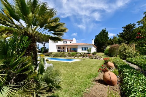 Property building, Garden, Garden view, Swimming pool