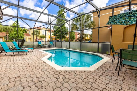 Near Disney Townhome with Pvt Pool House in Kissimmee