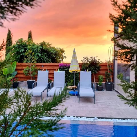 Patio, Day, Natural landscape, Garden, Garden view, Pool view, Swimming pool, Sunset, sunbed