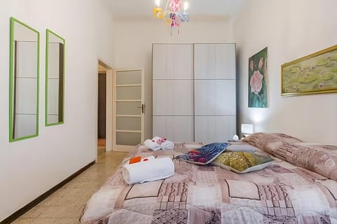 Bed, Living room, Photo of the whole room, Seating area, Bedroom, towels, wardrobe