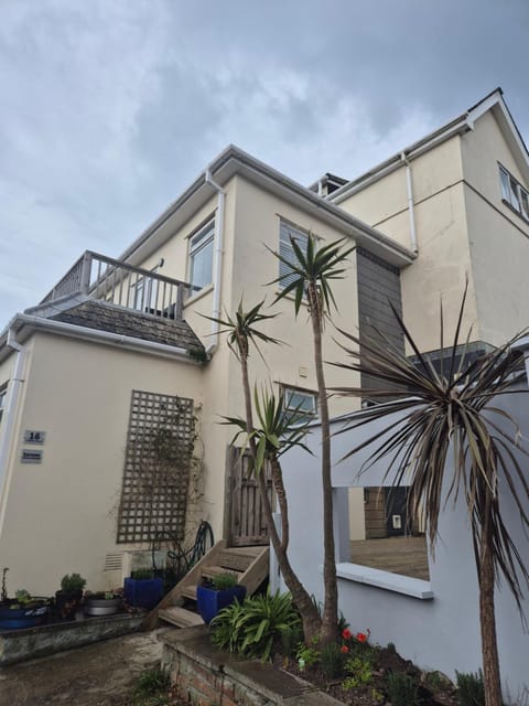 Hidden Gem near the beach with pool table House in Newquay