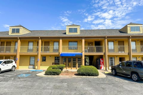 Bonita Lakes Inn Motel in Meridian