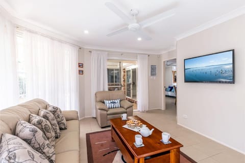 The Bay House Shoal Bay huge five bedroom holiday home with WiFi and Foxtel House in Shoal Bay