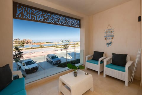 Bright & Breezy 1 BR Mangroovy w Pool & Beach Access Apartment in Hurghada