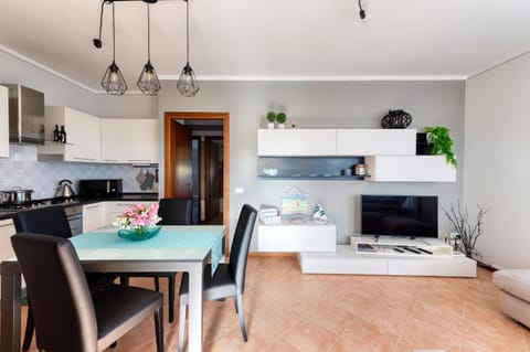 TV and multimedia, Kitchen or kitchenette, Living room, Dining area, Lunch