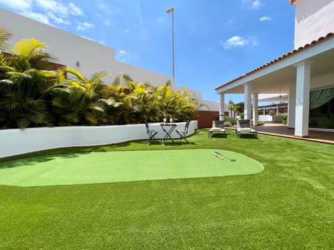 Beautiful Villa Amorio - Private Heated Pool with Sea Views & WIFI Villa in Costa Adeje