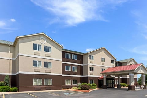 Quality Inn & Suites Hotel in Ferdinand