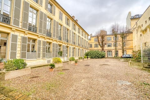 Le Richelieu Apartment in Versailles