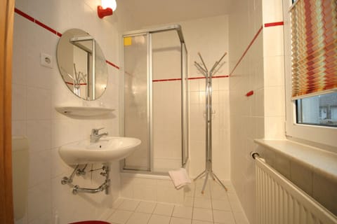 Shower, Toilet, Bathroom, Photo of the whole room