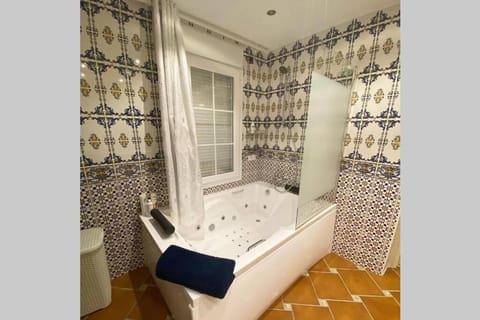 Hot Tub, Bathroom, Mountain view, Sea view, bidet, towels