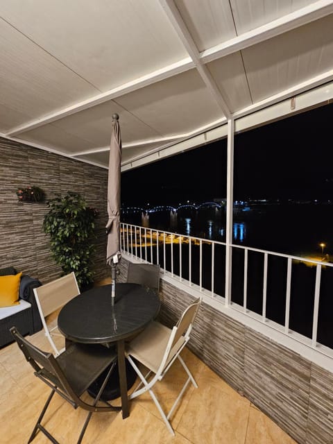 Night, Balcony/Terrace, Mountain view, River view