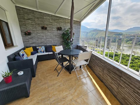 Balcony/Terrace, Mountain view, River view