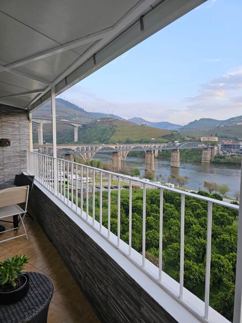 Balcony/Terrace, Mountain view, River view