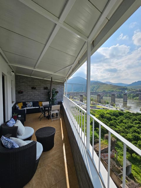 Balcony/Terrace, Mountain view, River view