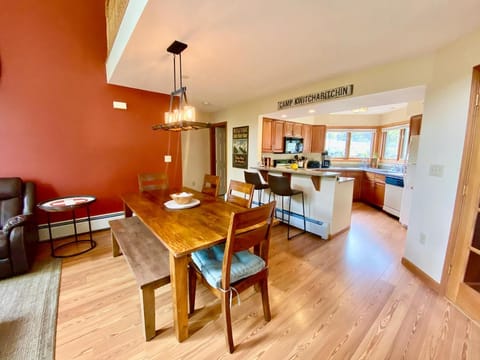 C4 Beautiful, homey slopeside townhouse for your family getaway in the heart of the White Mountains! Maison in Carroll
