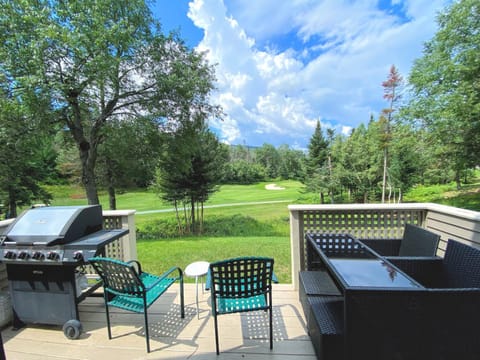 F7 Comfortable golf course townhouse within walking distance of Mount Washington Hotel Villa in Bretton Woods