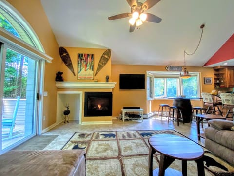 G5 WOW Stunning single level home next to golf course and Mt Washington Hotel AC skiing Villa in Bretton Woods