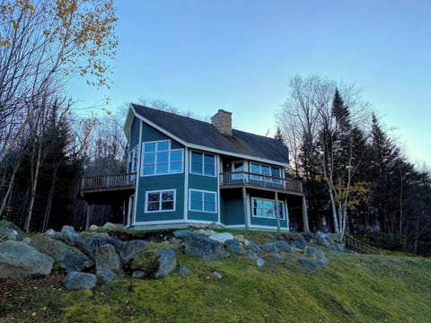 E7 Sunny Bretton Woods private home next to the slopes of Bretton Woods Hot Tub, Wifi Maison in Carroll