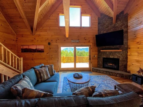 UV Log home with direct Cannon Mountain views Minutes to attractions Fireplace Pool Table AC Villa in Franconia