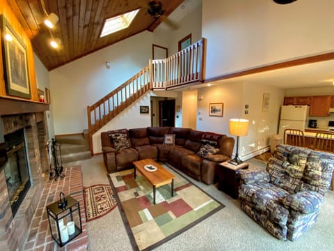 W2 Mount Washington Place Townhome for winter seasonal 1 minute to ski slopes reliable WiFi Villa in Carroll