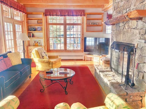 FL Quintessential LAKE HOUSE close to Bretton Woods Santas Village and Forest Lake State Park Maison in Whitefield