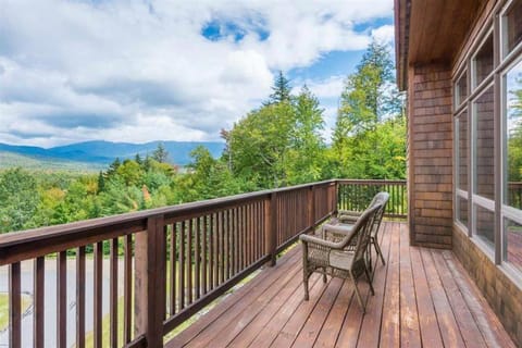 V3 Gorgeous SKI-IN Mountain View Townhouse with great views in Bretton Woods Fast wifi Villa in Carroll