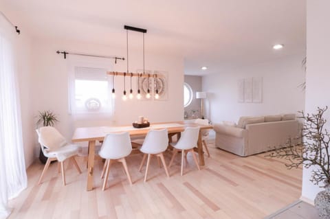 Seating area, Dining area