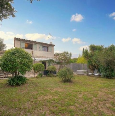 Maison de campagne calme jacuzzi House in Grasse