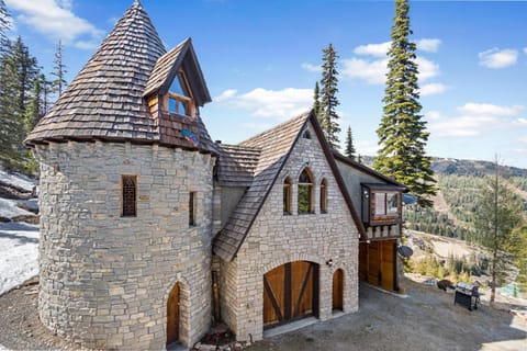 The Castle - Chateau De Melusine House in Idaho