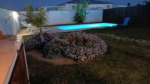 Las Casitas de la Barrosa con jardín y piscina House in Chiclana de la Frontera