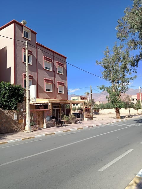 Property building, Street view, Location