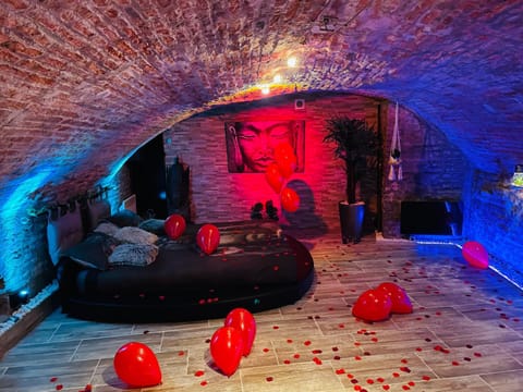 Bed, Night, Photo of the whole room, Bedroom
