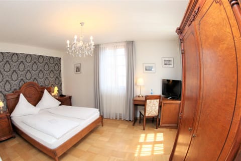 Bed, Photo of the whole room, Decorative detail, Bedroom