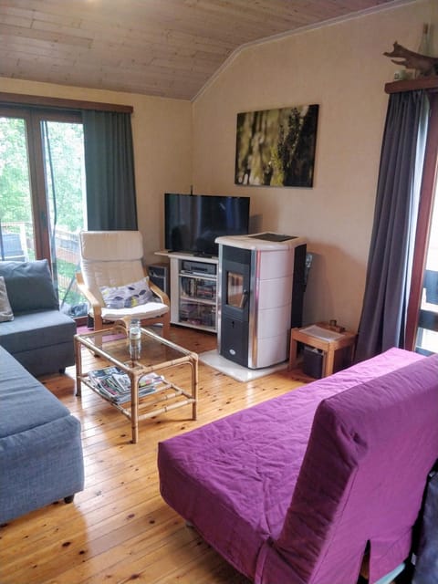 Communal lounge/ TV room, TV and multimedia, Living room, Seating area, Evening entertainment